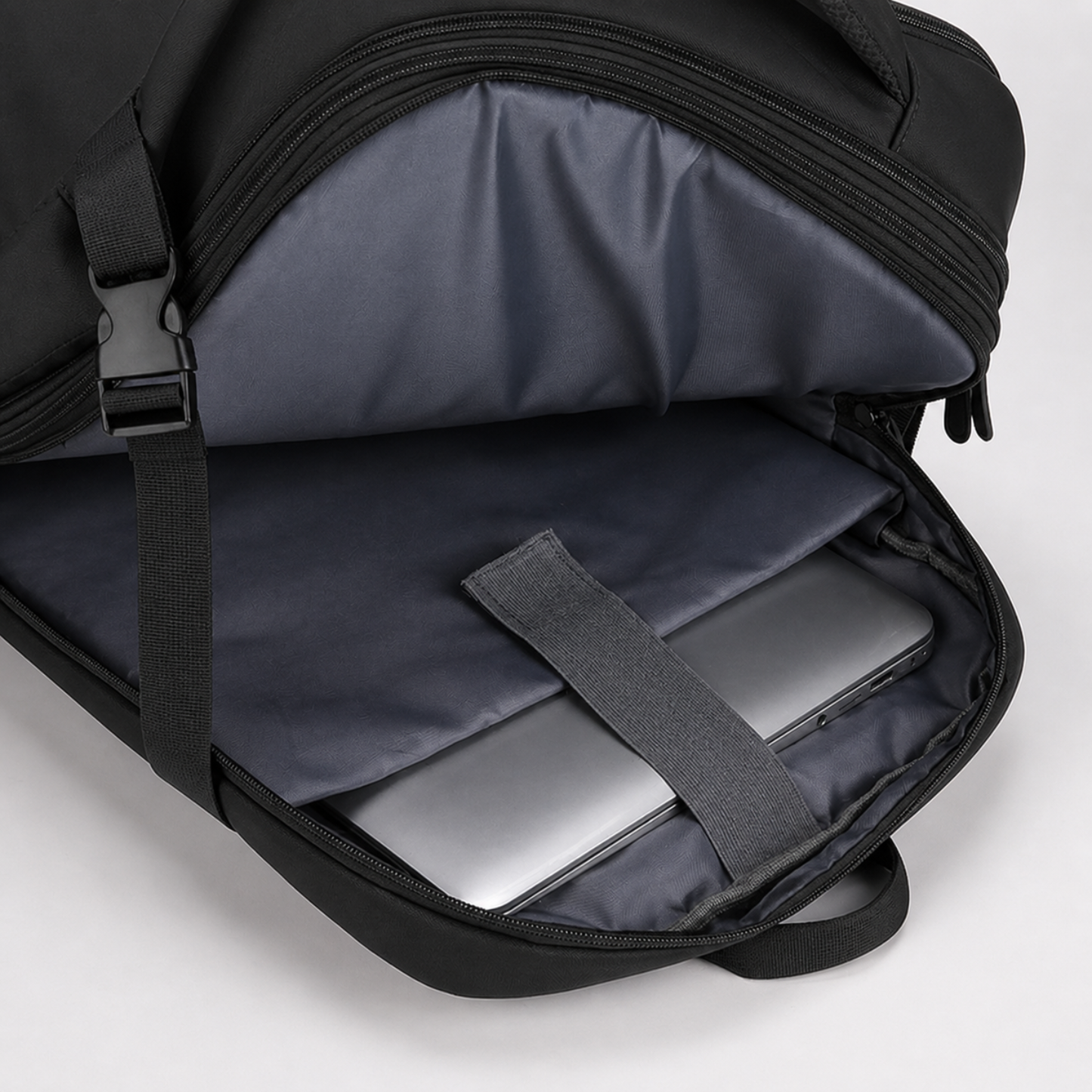 Mochila Voyager Max USB para Hombre de Viaje Expandible | Negro